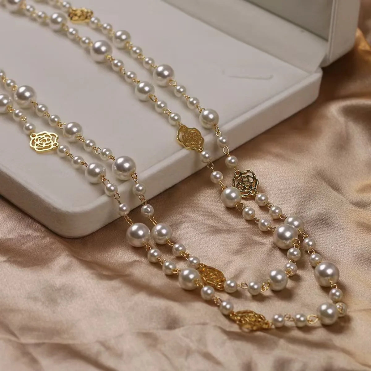 Camellia Bloom Pearl Necklace