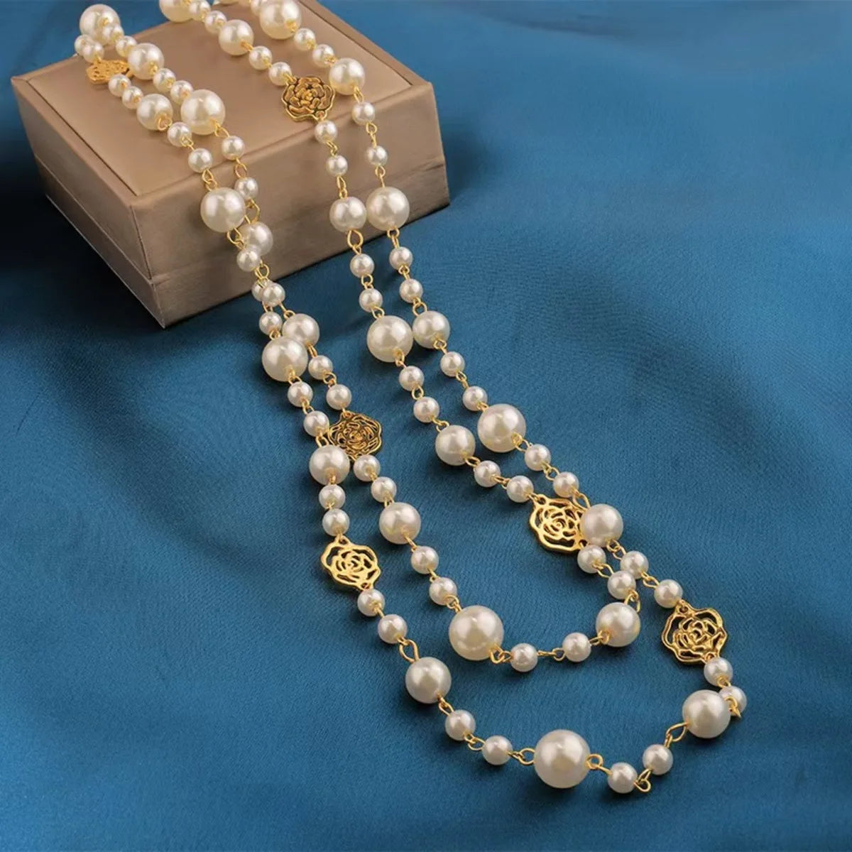 Camellia Bloom Pearl Necklace