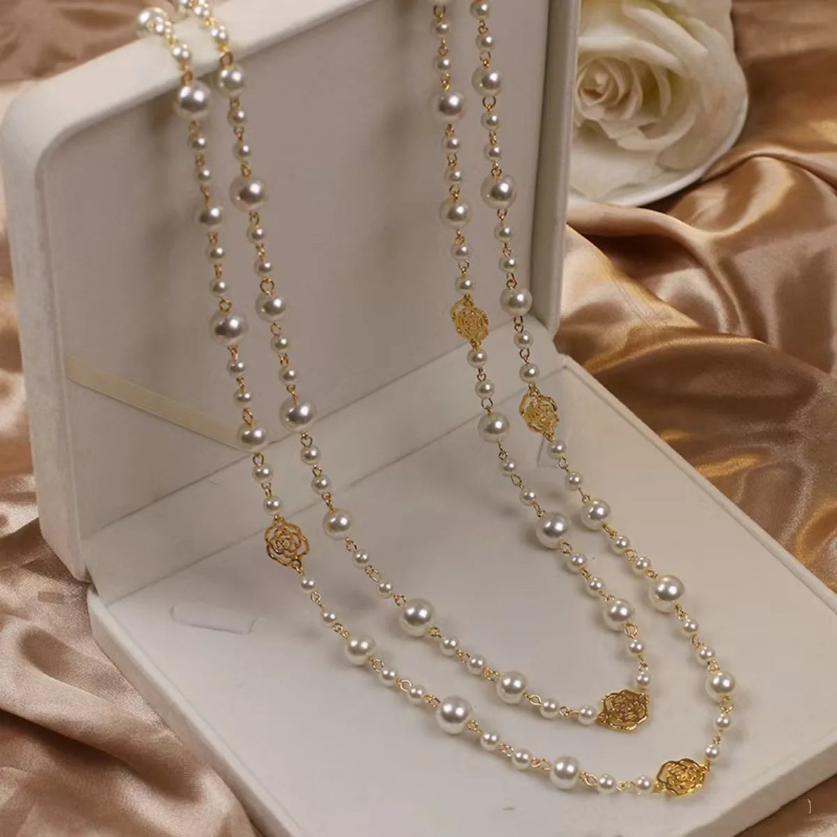 Camellia Bloom Pearl Necklace