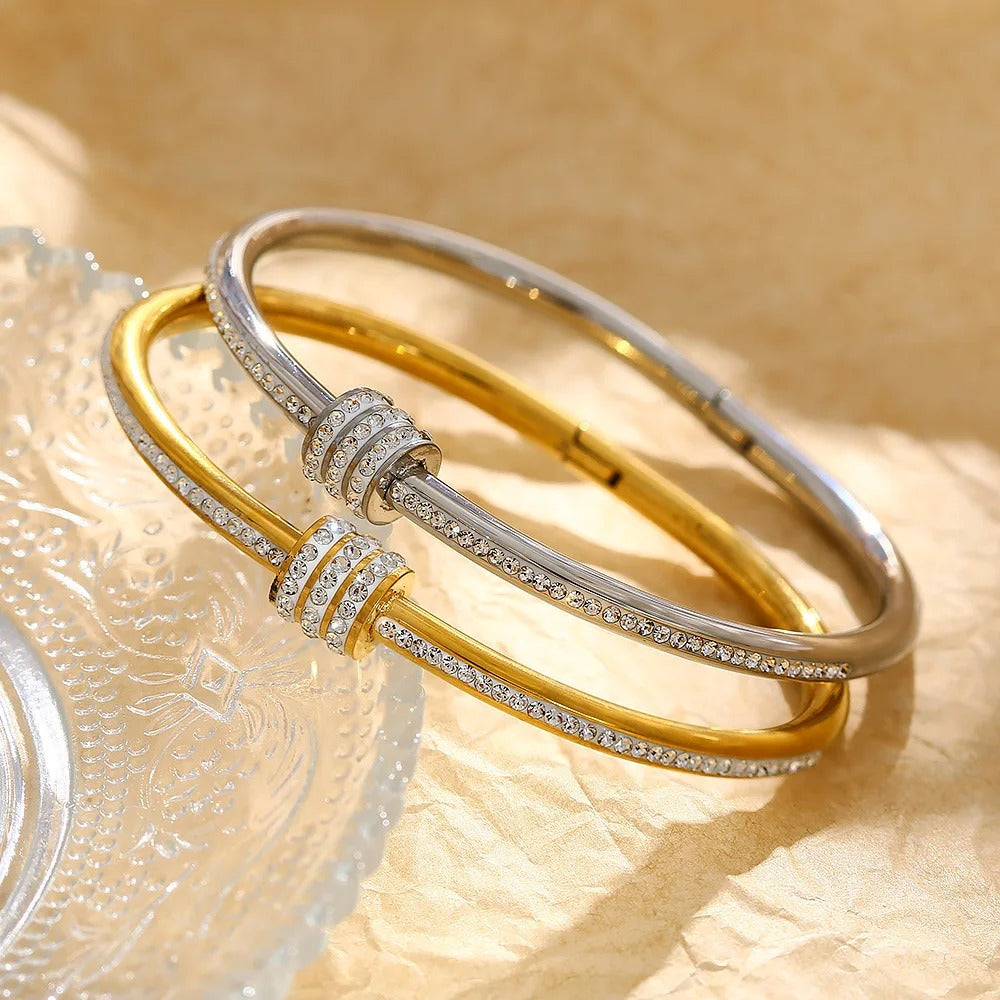 NIXIA Iced Buckle Bangle